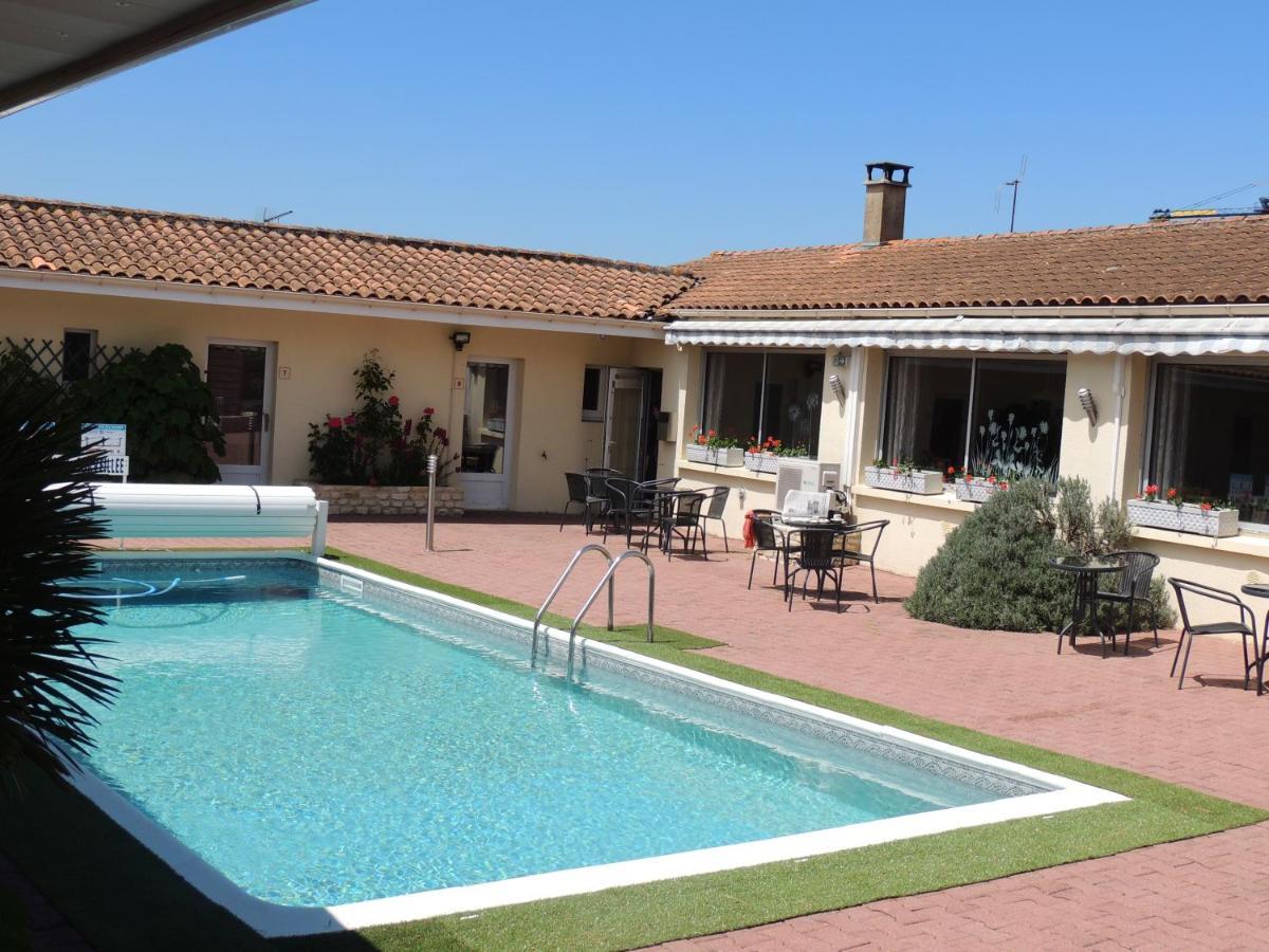 Sainte-Soulle Hotel Auberge Des Charmilles מראה חיצוני תמונה