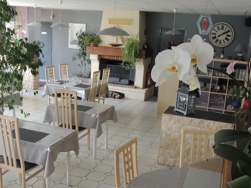 Sainte-Soulle Hotel Auberge Des Charmilles מראה חיצוני תמונה